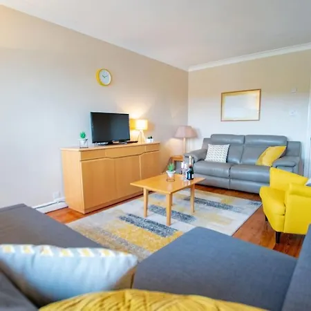 Apartamento 104 - Sea View At The Harbour Mill By Shortstays Westport